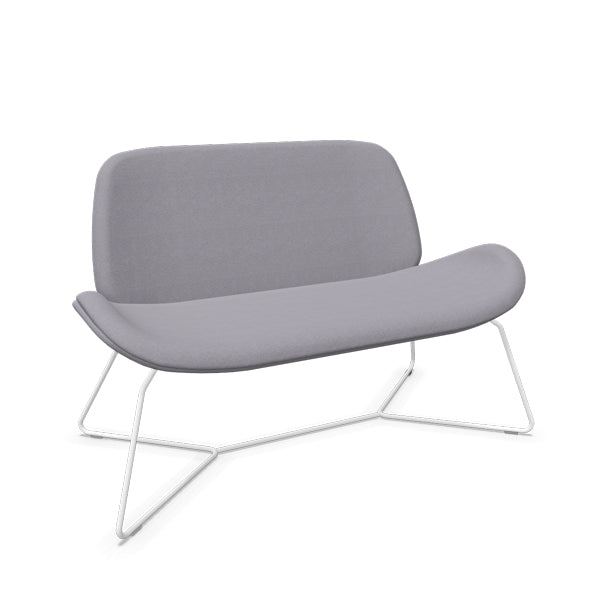 Hvid Tilkka Sofa med Lukket Understel – Fantastisk Tilbud!