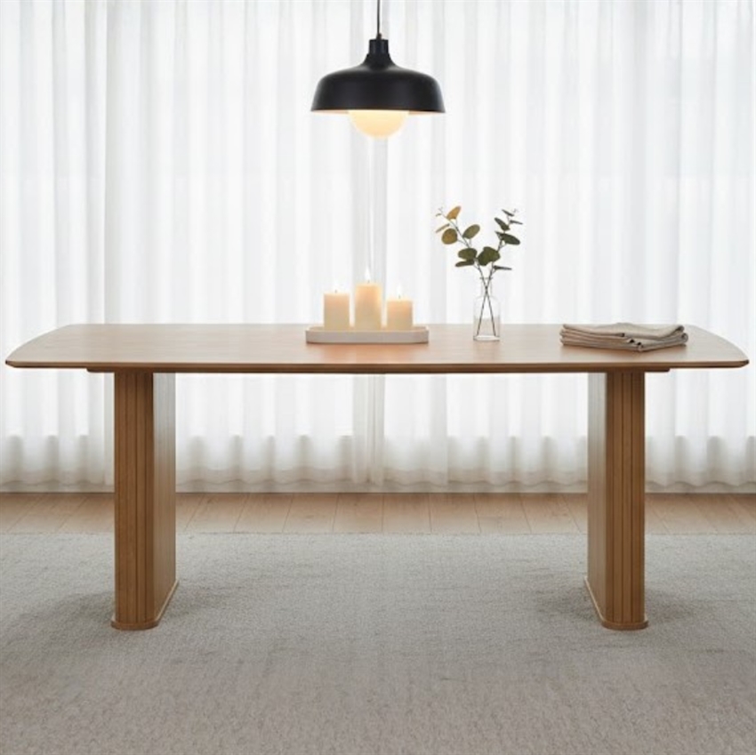 Lunra Egetræsfinr Spisebord - Elegant Skandinavisk Design